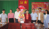 Đồng chí Y Ngọc - Phó Chủ tịch Ủy ban nhân dân tỉnh thăm, chúc Tết một số đơn vị y tế tuyến tỉnh