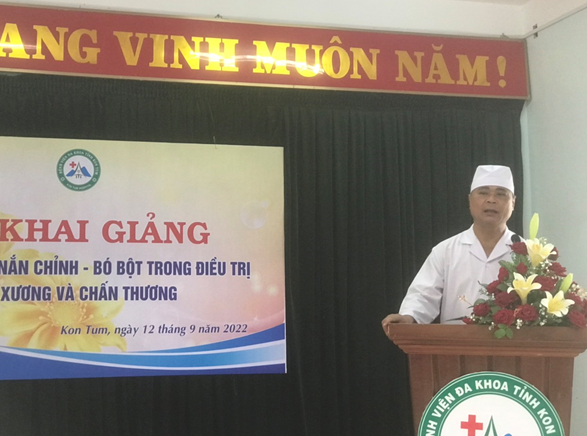 BS.CKII Võ Văn Thiện, Giám đốc Bệnh viện Đa khoa tỉnh phát biểu khai mạc khóa đào tạo
