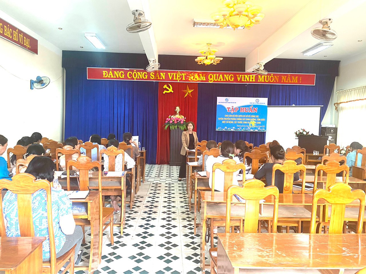 Quang cảnh lớp tập huấn
