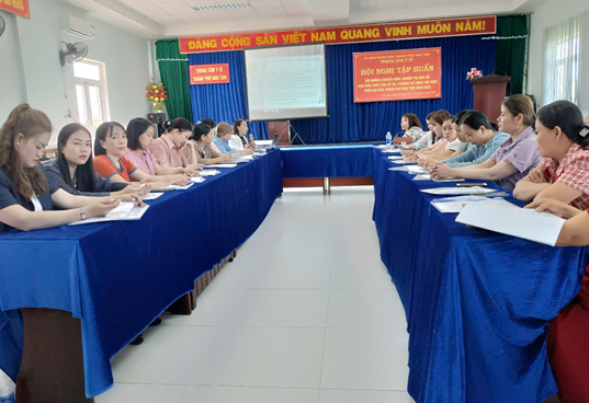Trung tâm Y tế thành phố Kon Tum tổ chức tập huấn chuyên môn, nghiệp vụ về dân số cho viên chức dân số xã, phường và cộng tác viên dân số năm 2025
